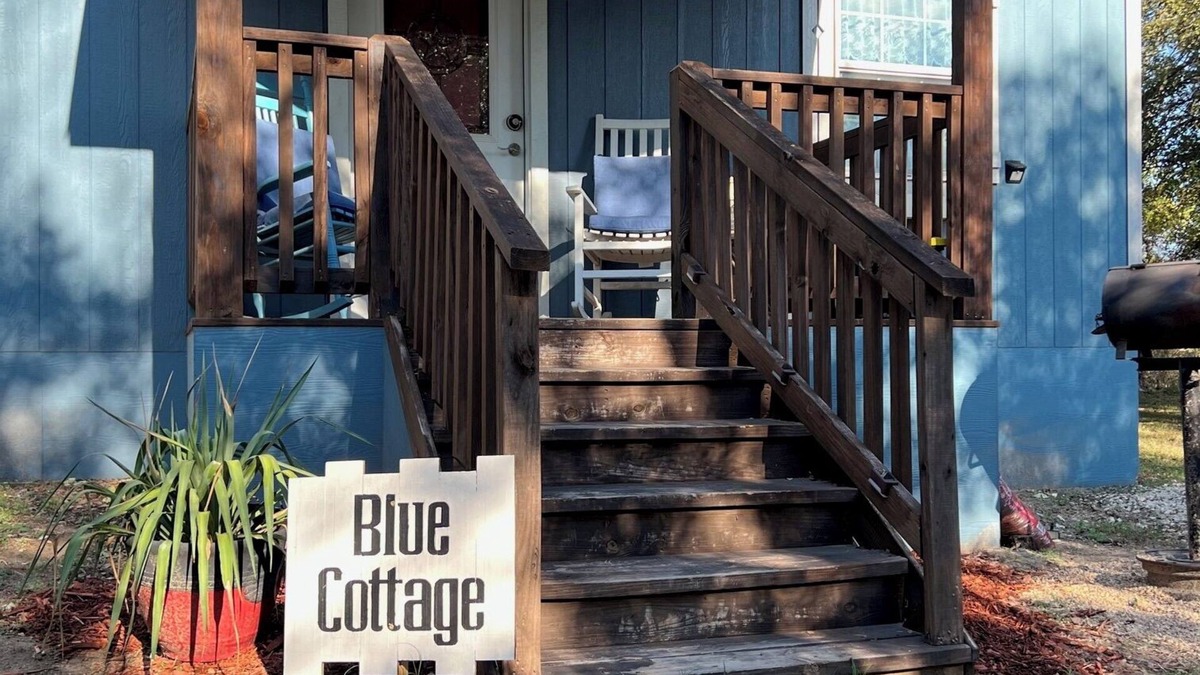 Granbury Cabin | Tiny Cottage with Pickleball and Pet Friendly