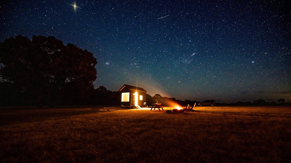 Pomonal Cabin | Tiny Elliott Summary: