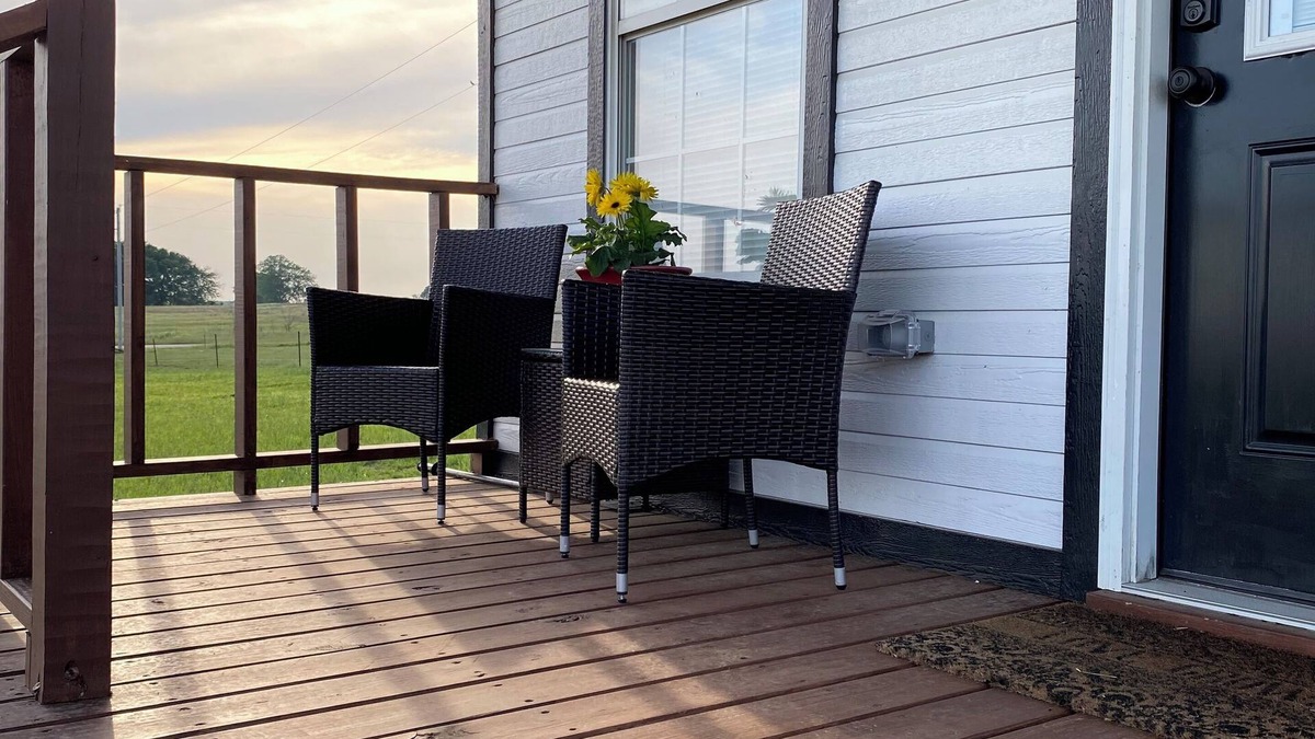 Albany House | Tiny Farm home on 225 acres. 28 miles from Durant Casino & resort. Pet friendly!