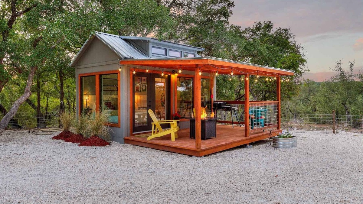 Hondo Cabin | Tiny Farmhouse Getaway