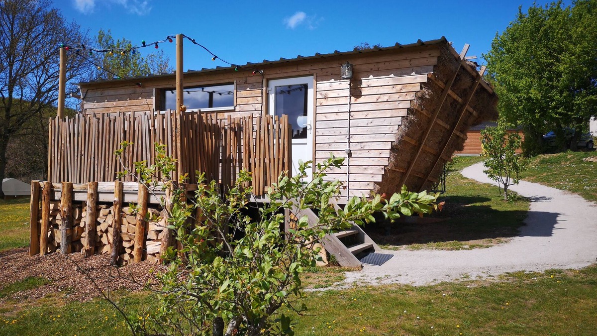 Saint-Leonard-des-Bois Bed & Breakfast | Tiny House Heart of Grinding Wheel