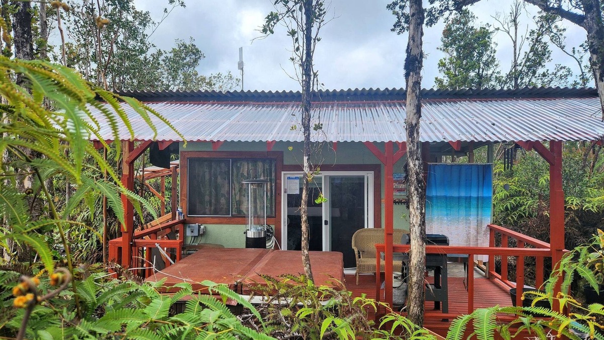 Fern Forest Cabin | tiny home 6 w/private hot tub surrounded by nature near Volcano National Park