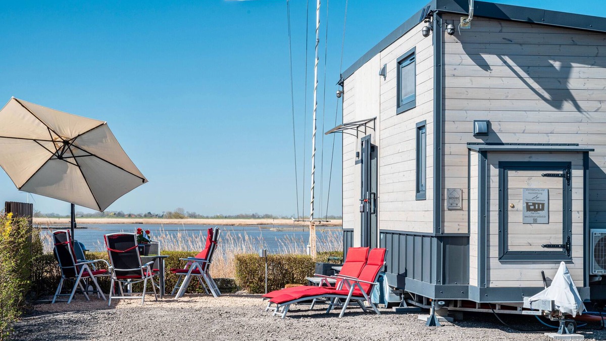 Hagen im Bremischen House | Tiny Home 'Ingo John' with Sea View, Wi-Fi and Air Conditioning