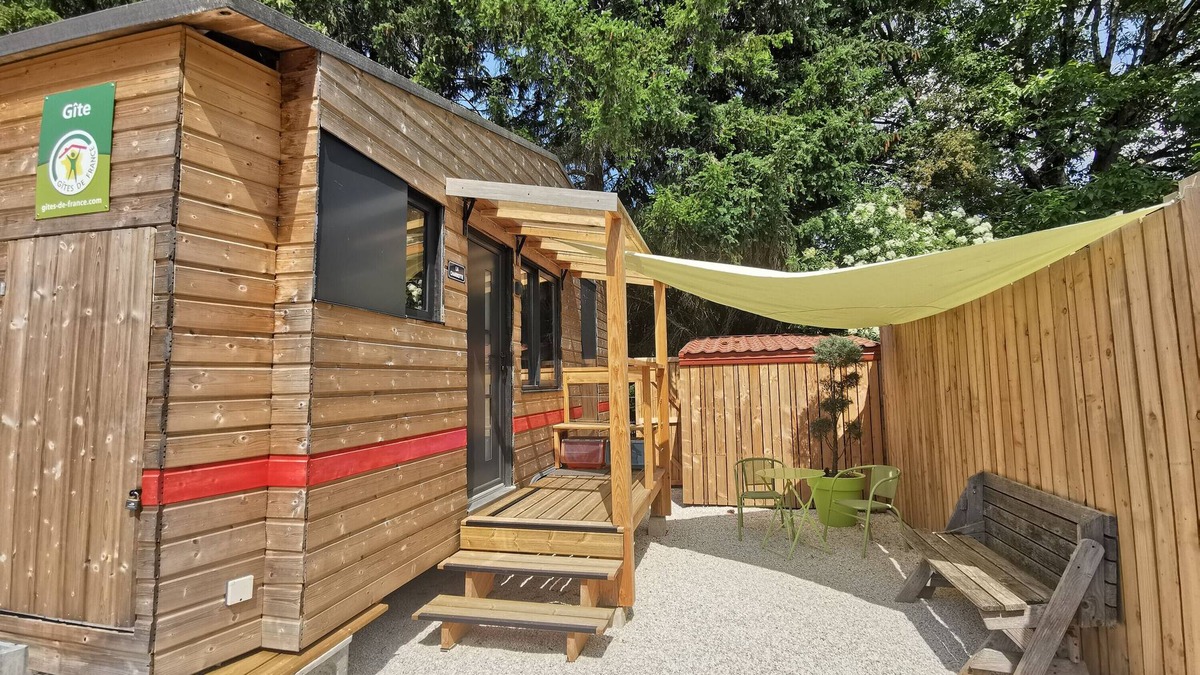 Verbiesles House | Tiny Home 'La Charmotte' with Private Terrace, Wi-Fi and Air Conditioning