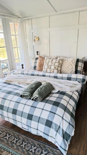 Ocean View House | Tiny home mountain view