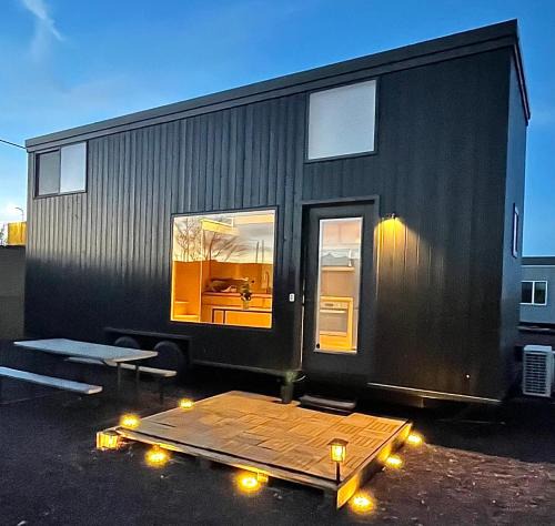 Flagstaff House | Tiny home near Grand Canyon sleeps 5, epic views!