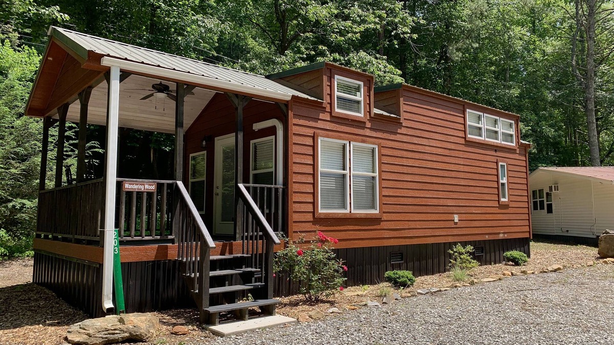 Blairsville Cabin | Tiny Home only 1 mile to Vogel State Park! Wandering Wood at the Reece Farm Vlg