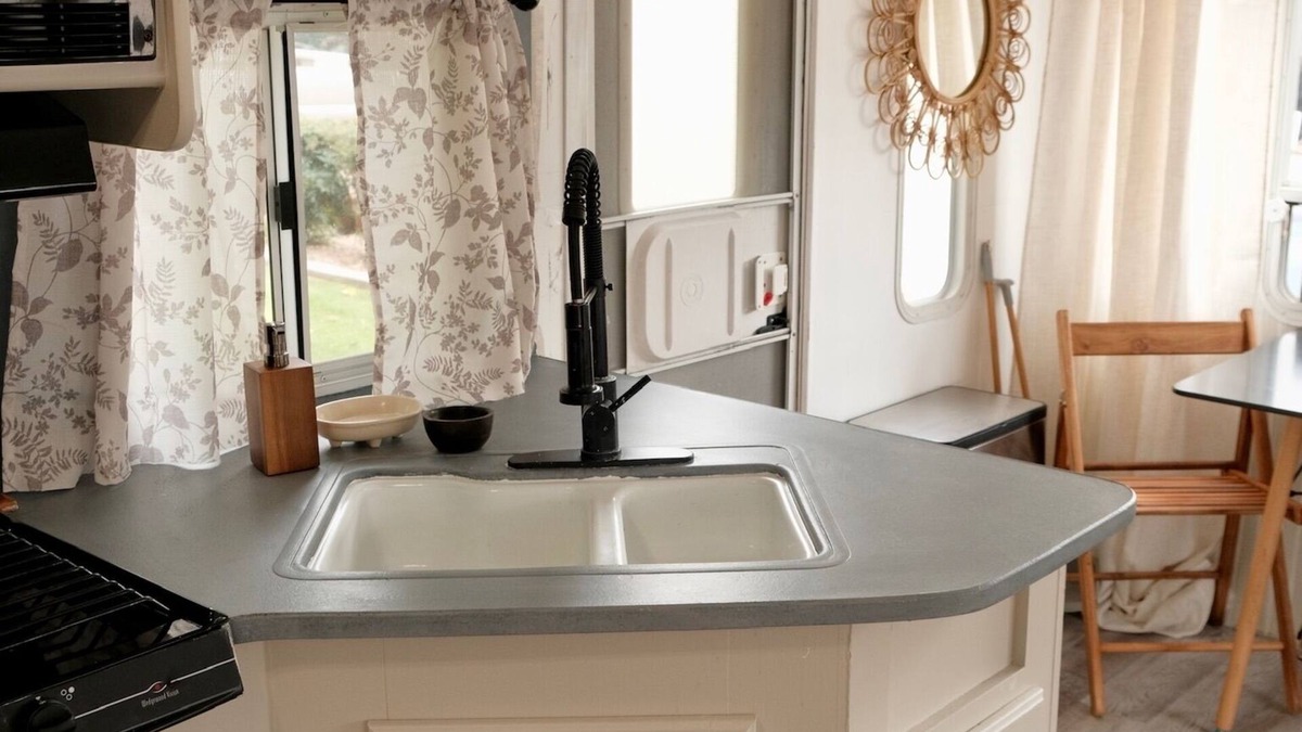 Leeds House | Tiny Home RV near Zion National Park! #14B