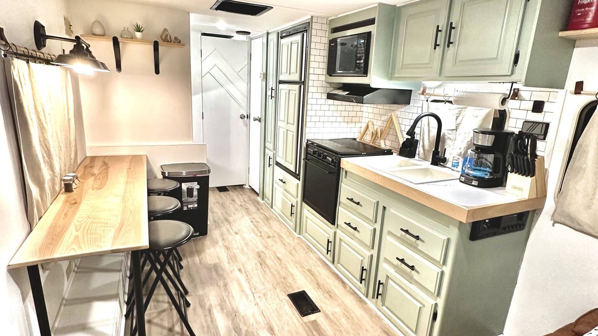 Leeds House | Tiny Home RV near Zion National Park! #24C