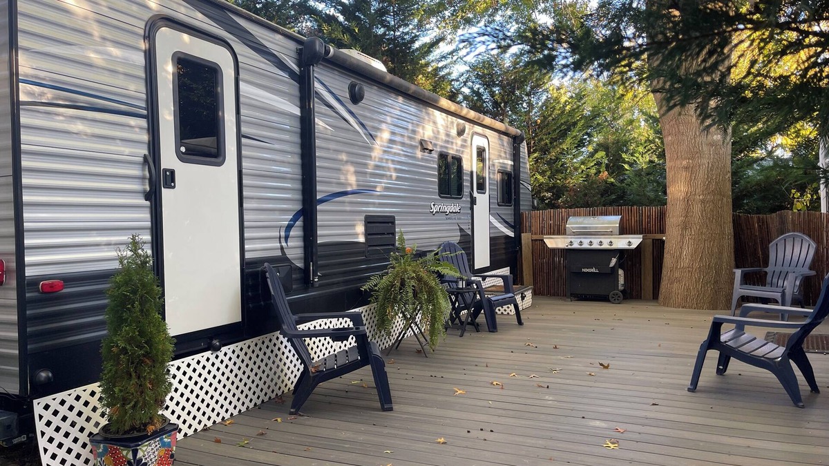Bear House | Tiny Home Tranquil Oasis
