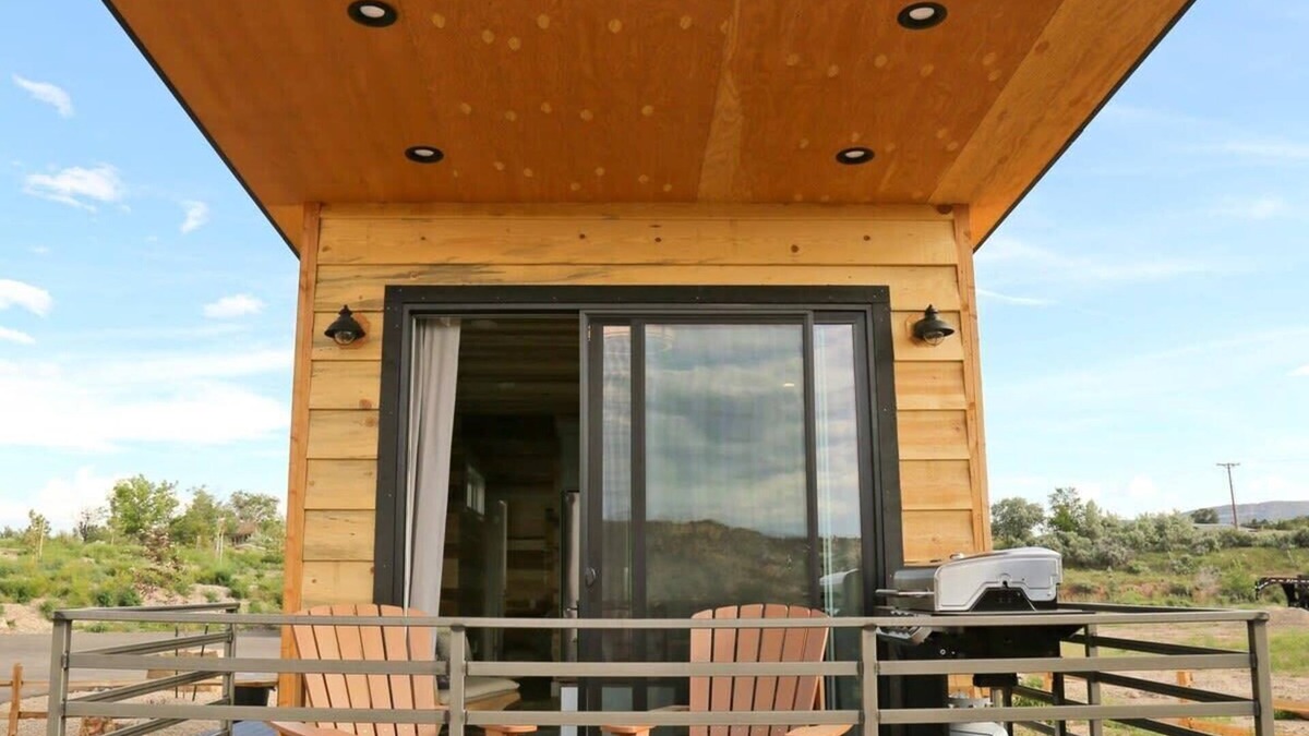 Escalante Apartment | Tiny‑Home W/King Bed, Fire Pit & Monument Views