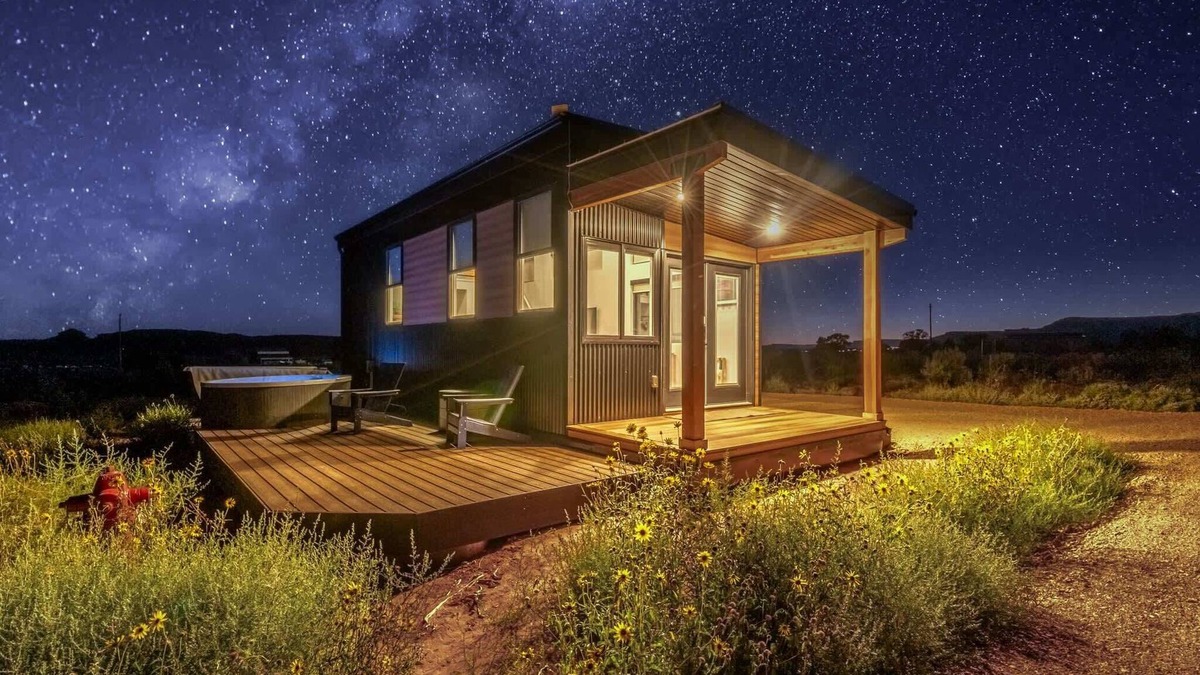 Kanab House | Tiny Home w/Panoramic Views, Hot Tub, Near Zion
