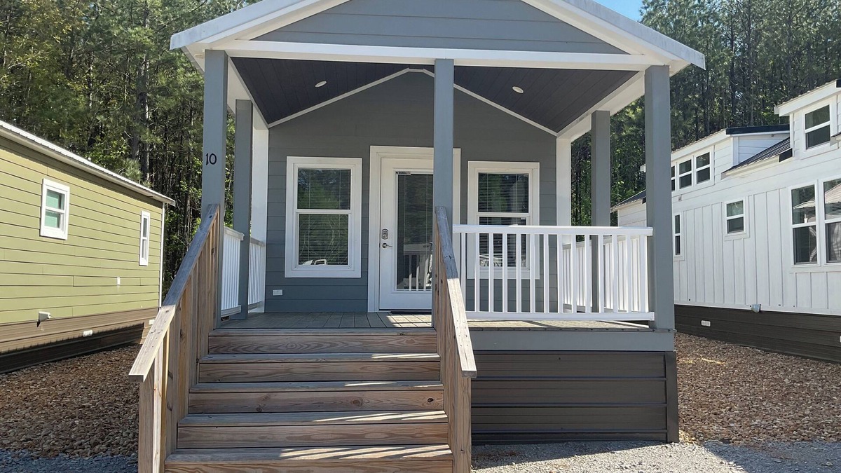 Pearl River House | Tiny Homes for Rent, minutes to the Casino, Golf Course & Water Park