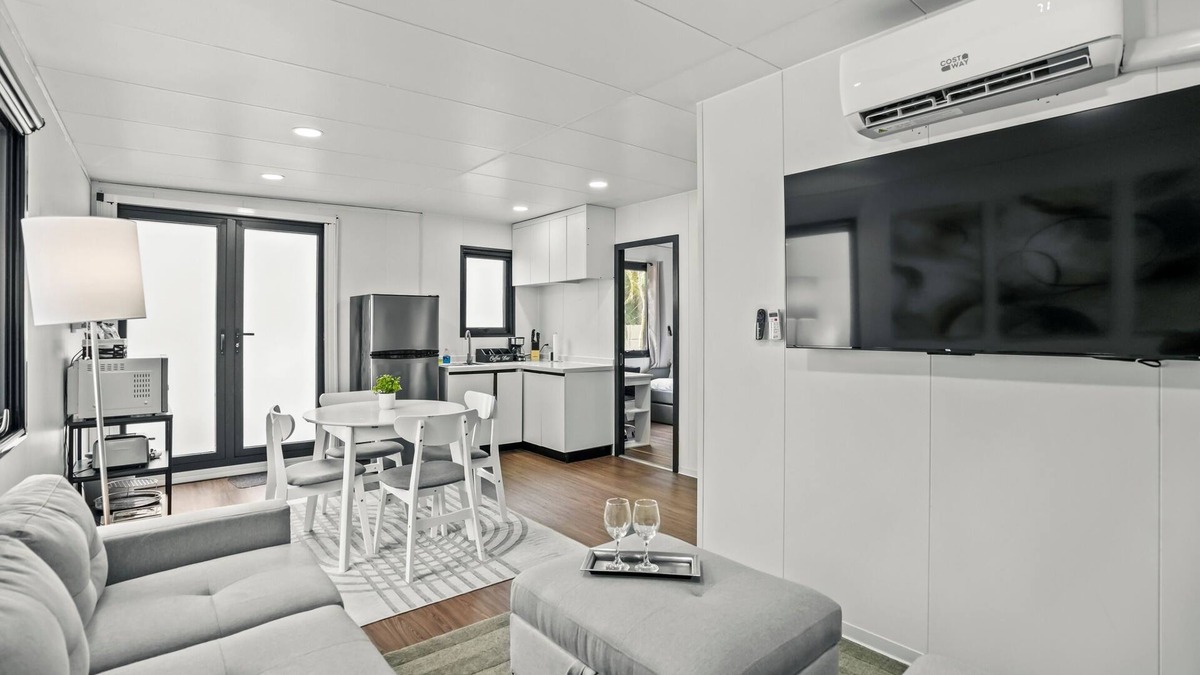 Hollywood House | Tiny Homes in Fort Lauderdale