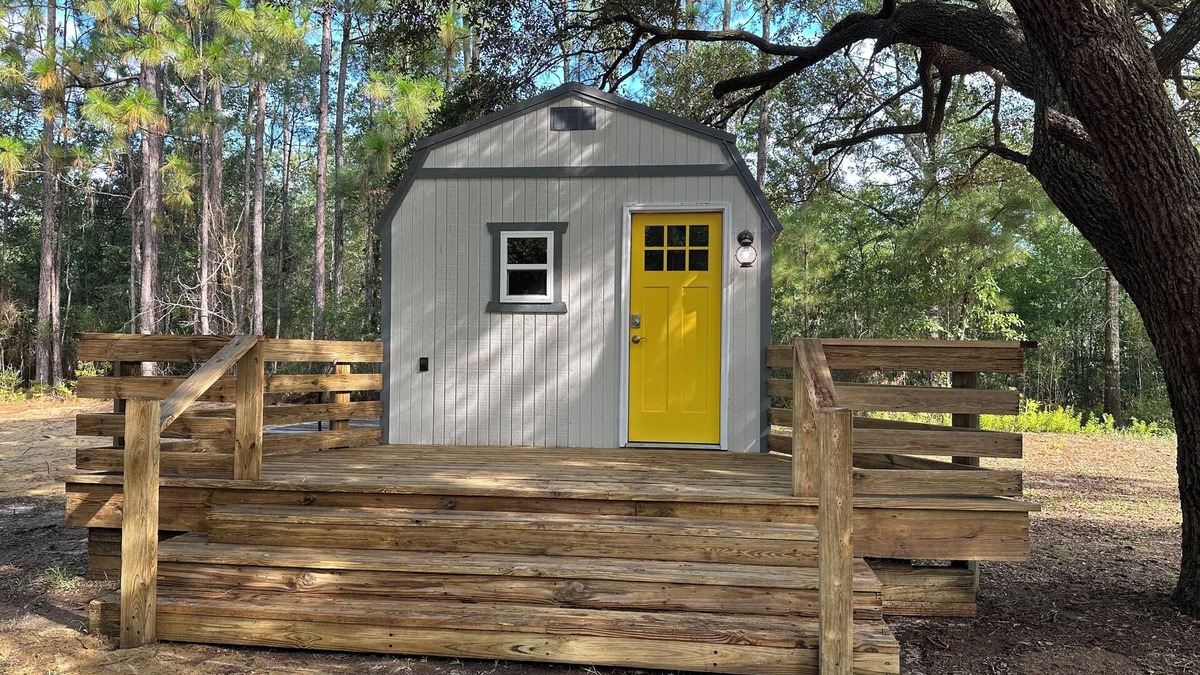Bethera House | Tiny house 1 bedroom on 12 Acre horse farm