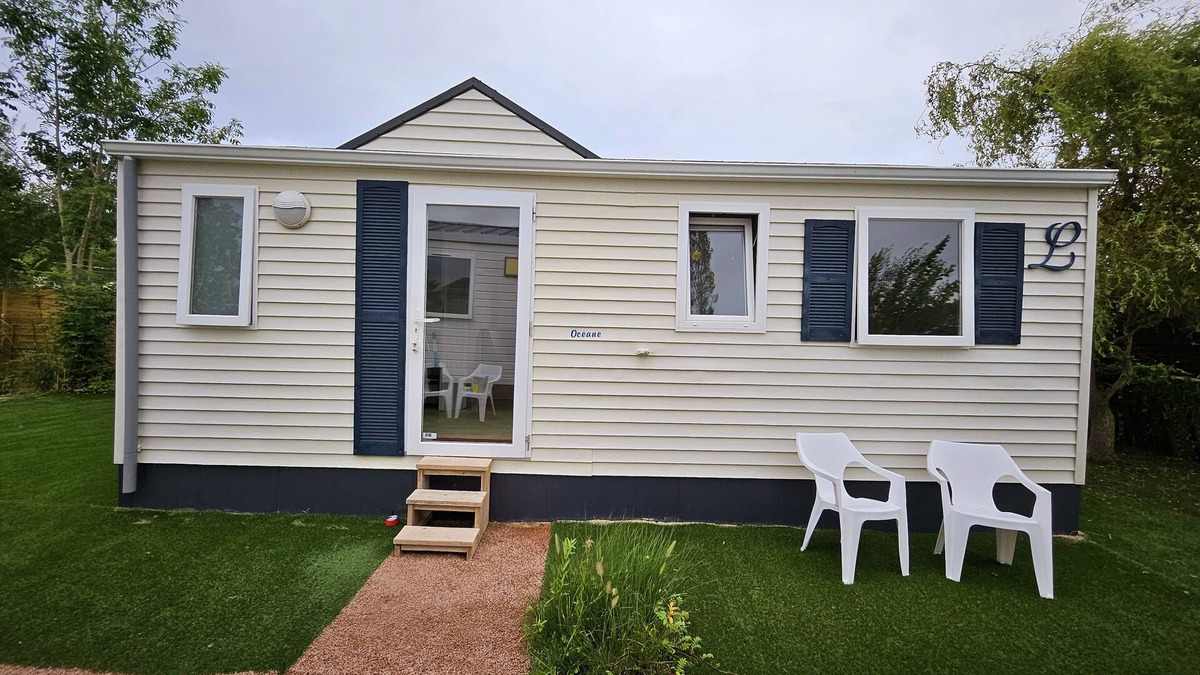 Geraardsbergen Ski Chalet | Tiny house 6B by pond - ideal for expats, entrepreneurs & nature lovers