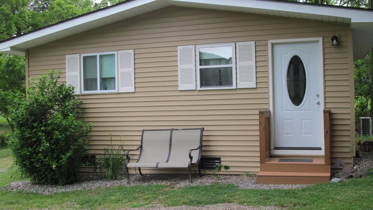 Fairview House | Tiny House, Comfy, dog friendly, 12 miles to Asheville. No cleaning or pet fees!