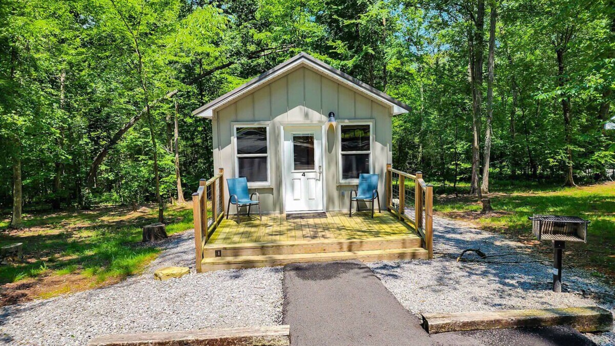 Guntersville Apartment | Tiny House Glamping Retreat- 670+ Acres Private Property on Lake Guntersville