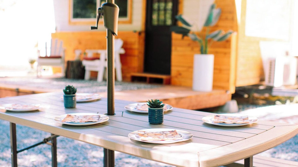 Phoenix Lake-Cedar Ridge House | Tiny house Glamping in the mountains 🌻 Walk to private lake!