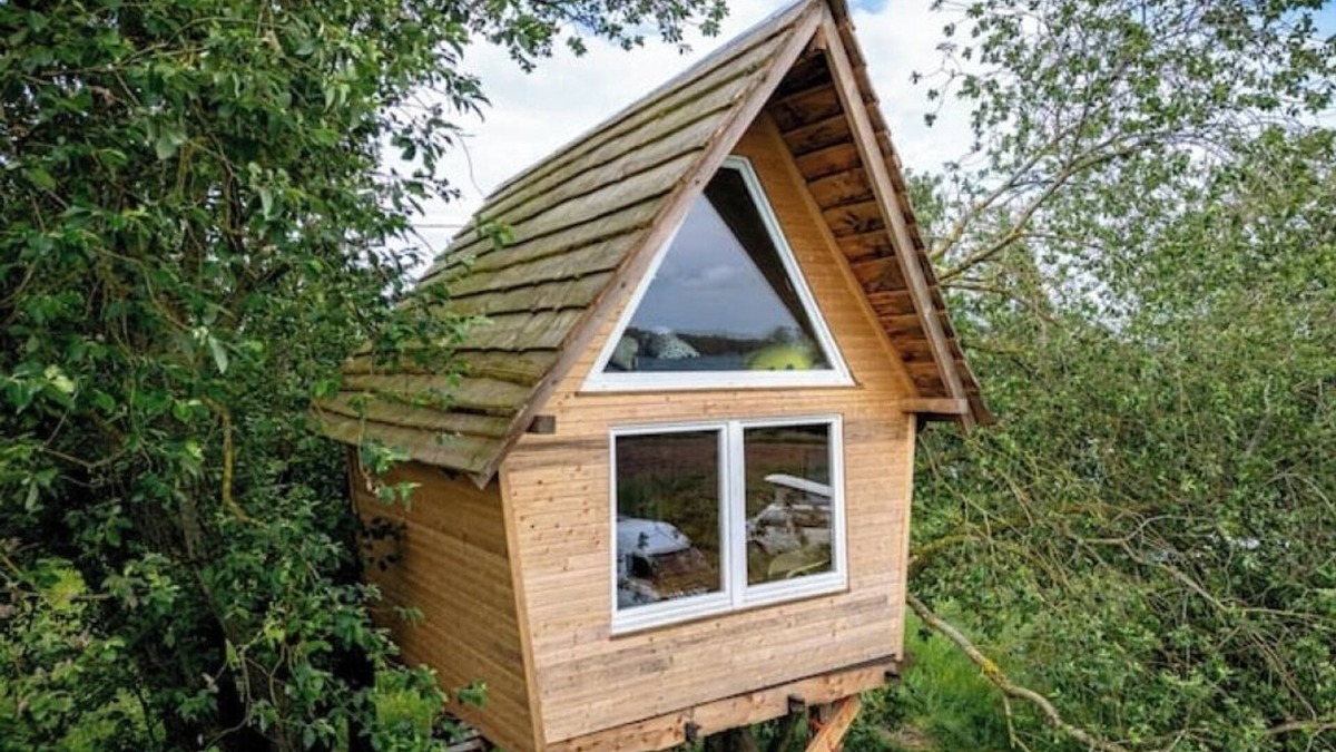 Warnow Cabin | Tiny house in a tree in a tiny, quiet village on the lake district