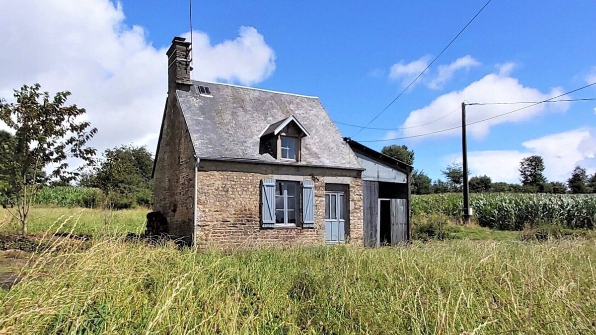 Yvrandes House | Tiny house isolated in nature with dry toilets on large private land