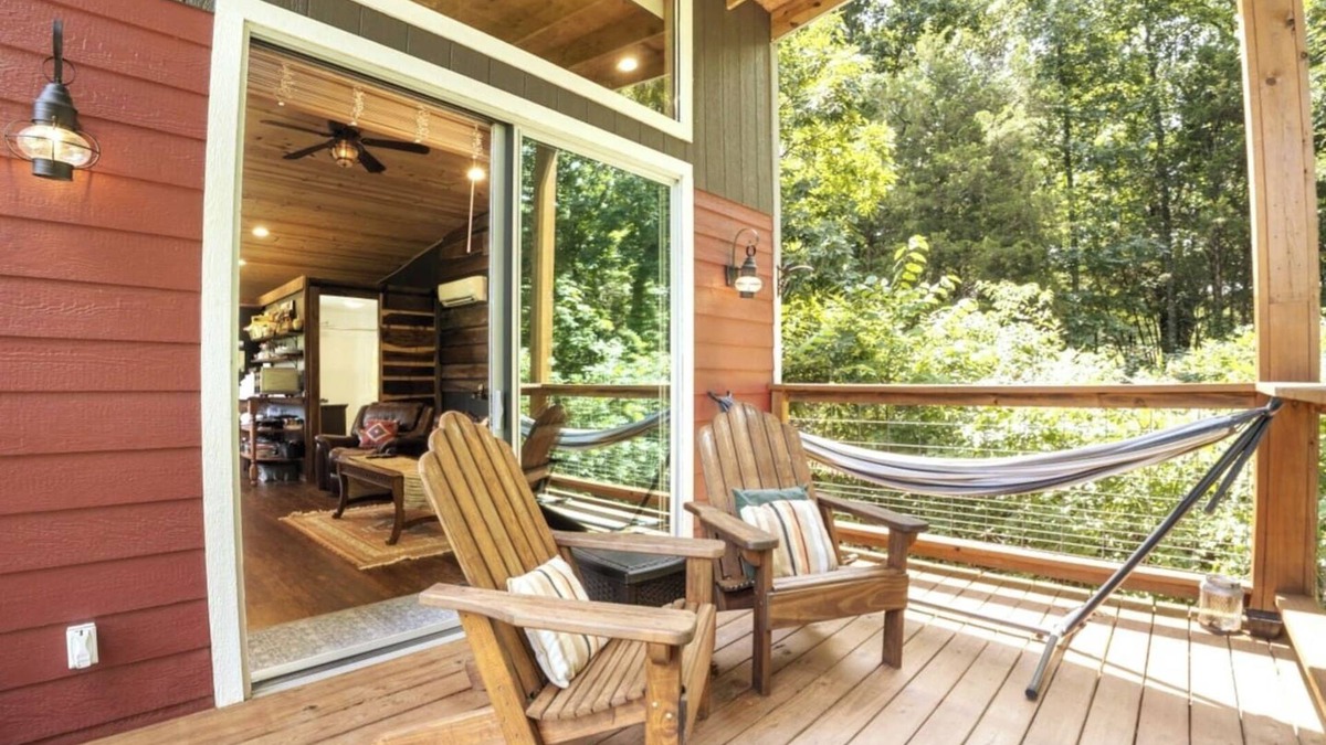 French Village House | Tiny House! Relaxing Country Getaway.