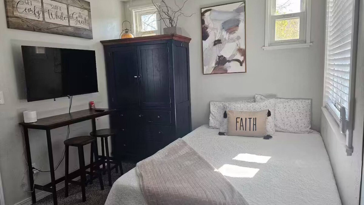 Nampa House | Tiny Retreat by the Park