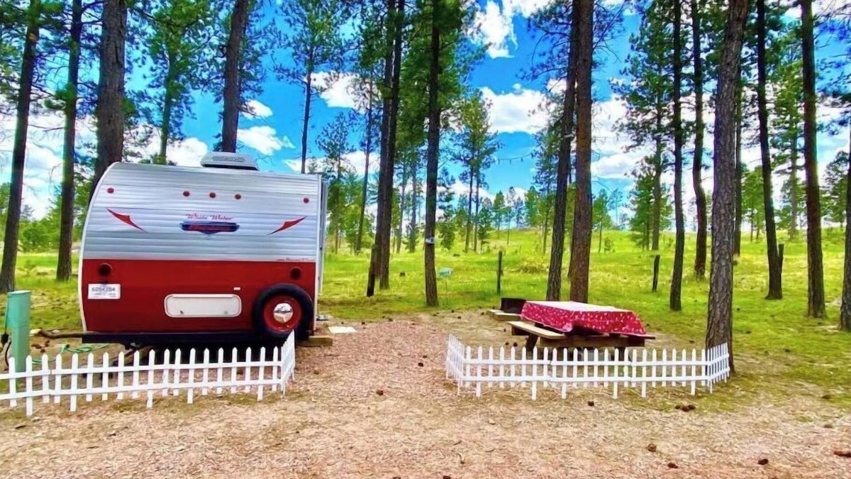 Custer House | Tiny Retro Camper
