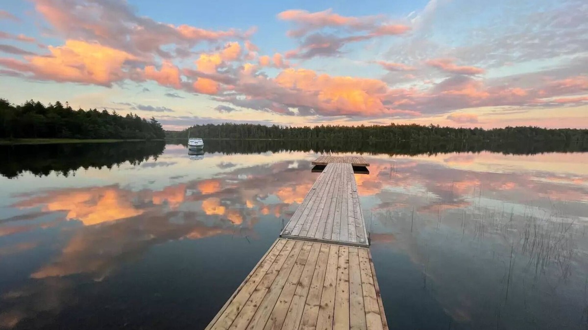 Clare House | “Tiny Three” (Private Hot Tub)