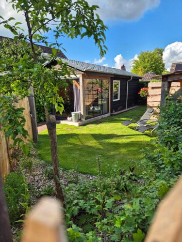 Loon Bed & Breakfast | Tinyhouse met Hot Tub en ruime privé tuin