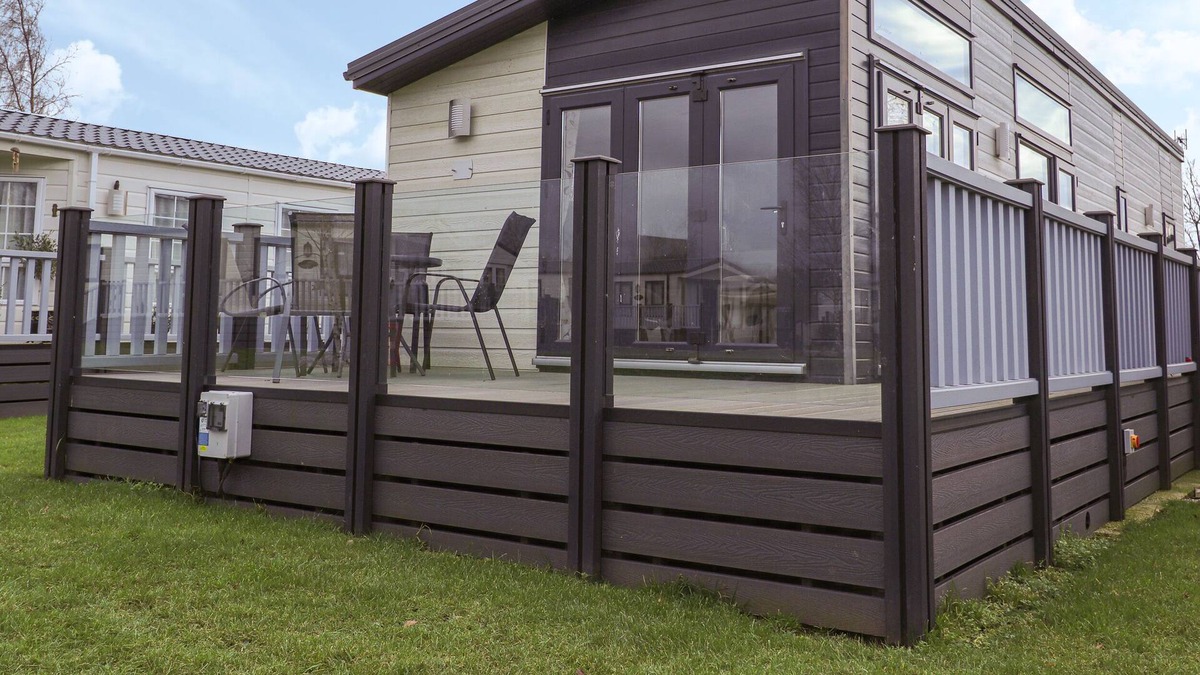 South Lakeland Leisure Village Cabin | TIPTOES LODGE, pet friendly, character holiday cottage in Carnforth