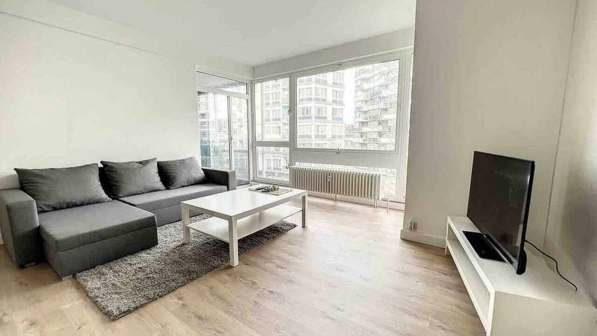 Charleroi Apartment | Tirou 3 station and airport center