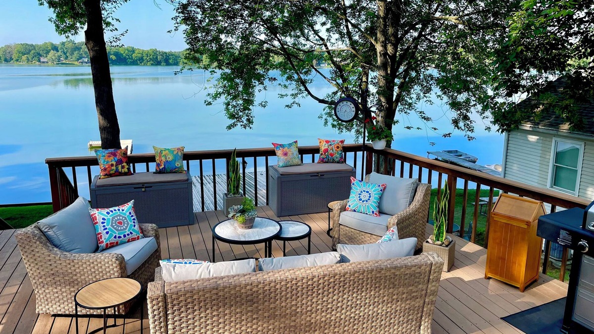 Howe House | 'Tis Our Cottage: Modern Lakefront clean lake quiet & relaxing Just off toll Rd