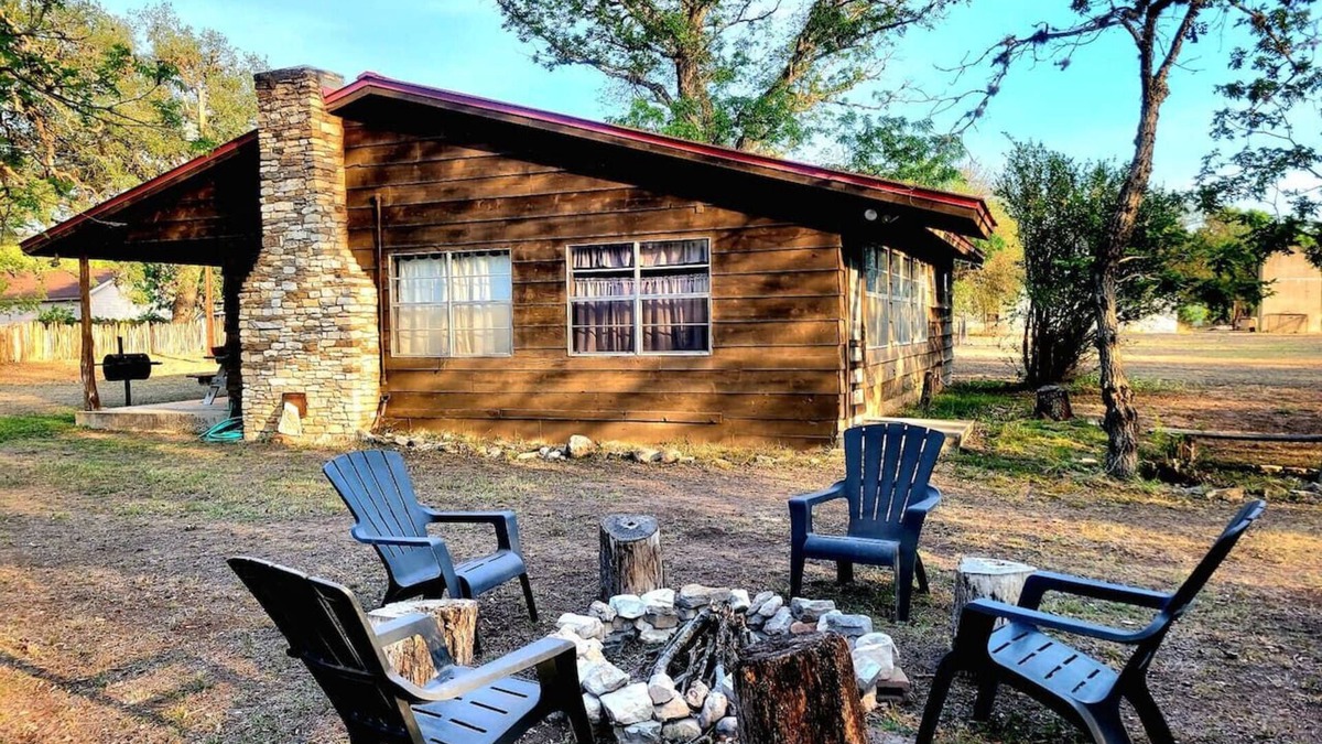 Rio Frio Cabin | TJ's Escape *HUGE* Landmark Oak Tree *1mile2river*
