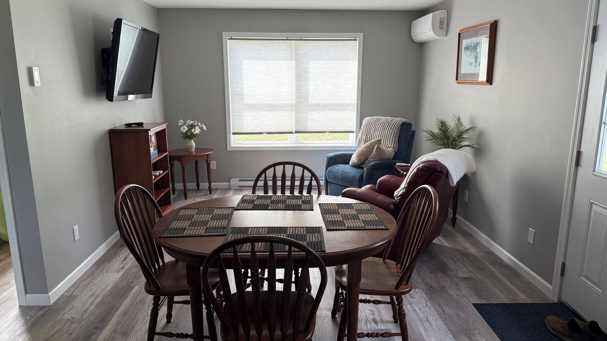 Ellenburg Depot Bed & Breakfast | TKW Farms Four Season Duplex. Unit A No Pets