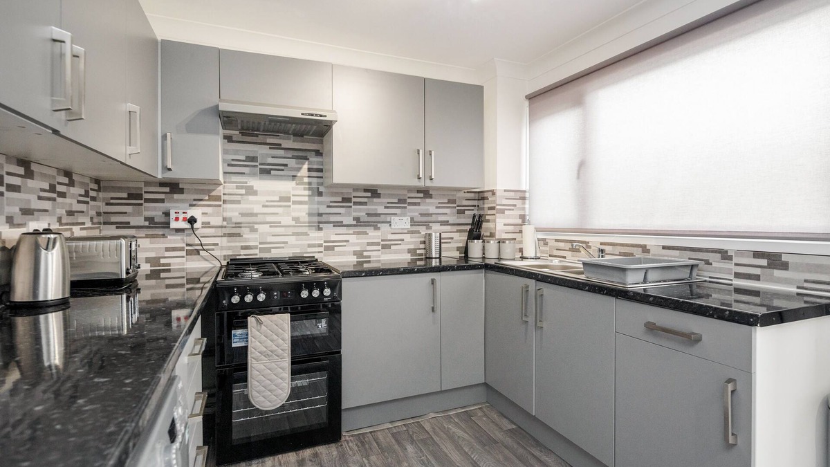 Tilbury House | Tms Lovely 3 Bed House-Tilbury-Free parking