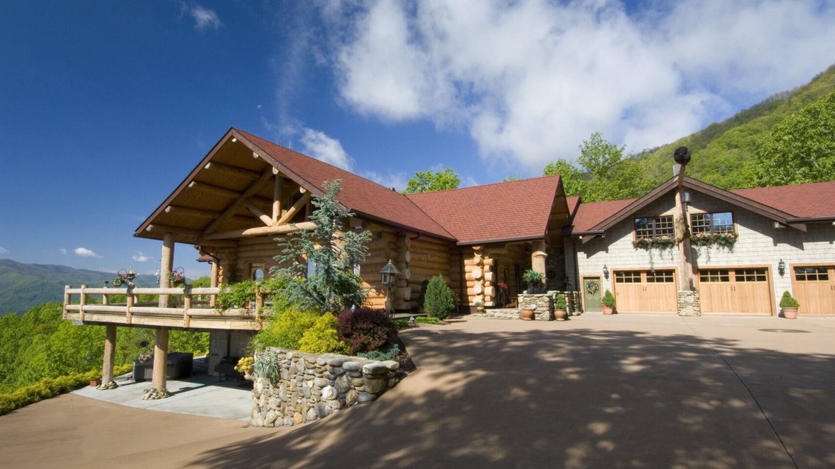 Butler Cabin | TN Mountain Lodge: sleeps 22+ lake, hikes, hot tub, Sauna