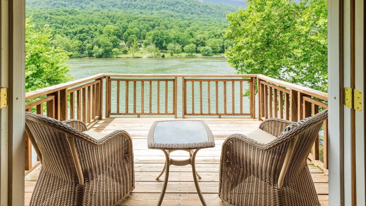 Chattanooga Apartment | TN River Getaway 10 min to Downtown Chattanooga Amazing Gorge Views