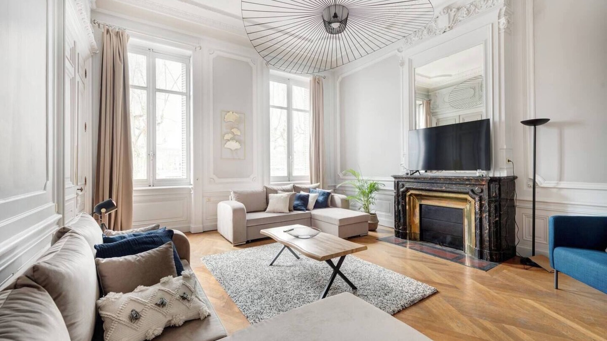 Moliere - Edgard Quinet Apartment | To complete