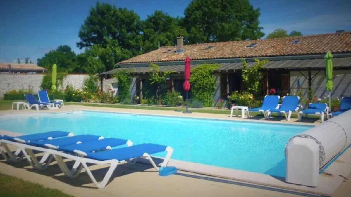 Chenac-Saint-Seurin-d'Uzet Cottage | To discover : Cottage with pool, close to the beaches