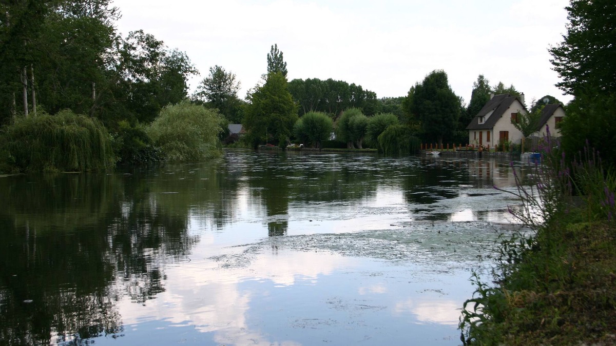 Heudreville-sur-Eure Cottage | TO THE SONGS OF THE BIRDS