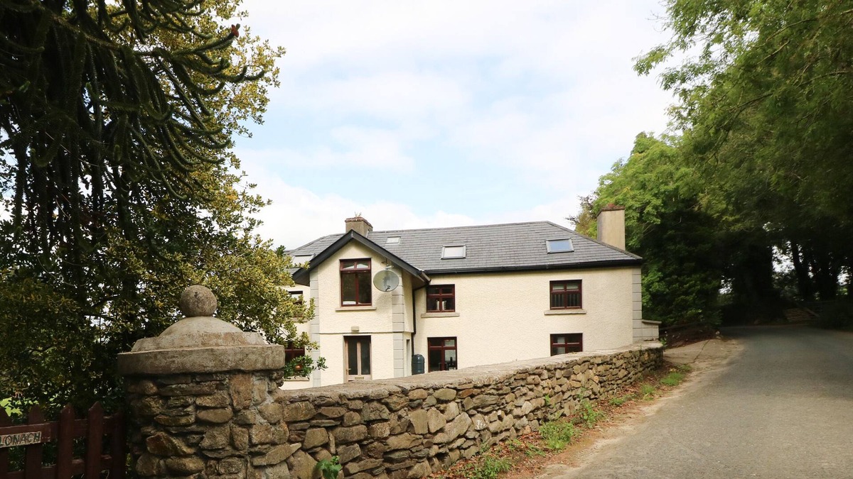 Aughrim Cottage | TOBERLONAGH, family friendly in Aughrim, County Wicklow