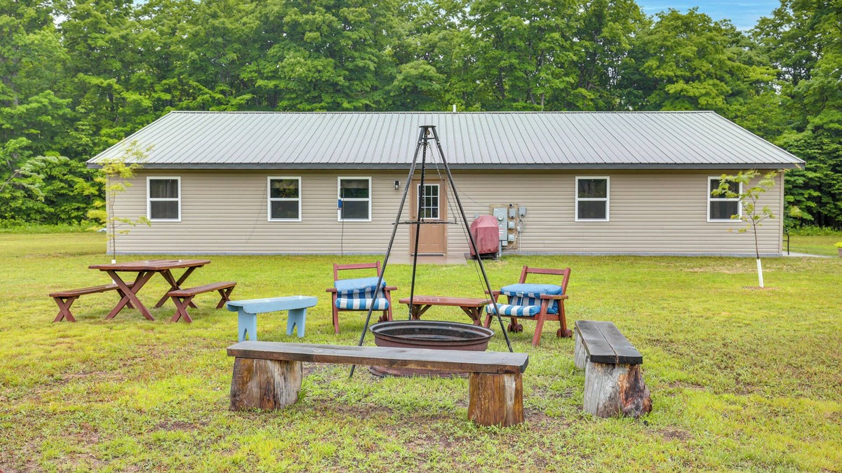 Toivola House | Toivola Home w/Fire Pit: 8 Mi to Lake Superior!