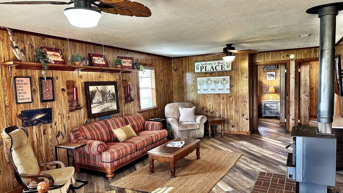 Joaquin House | Toledo Bend Fish Retreat - Two Camps!