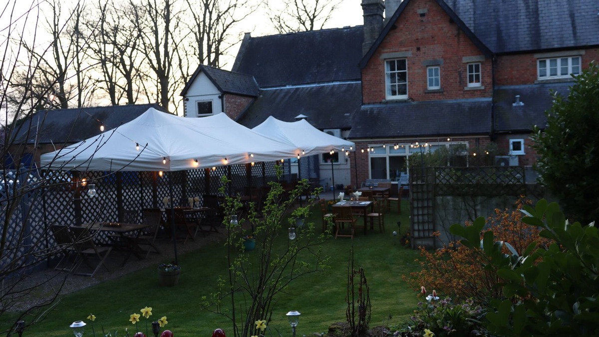 Croxton Kerrial Bed & Breakfast | Tollemache Arms