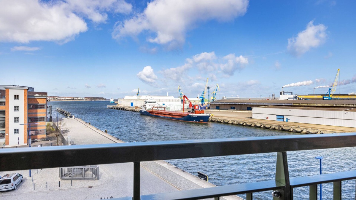 Wismar Apartment | Tolles Hafenapartment mit Balkon und Wunderschönem Ausblick auf das Hafenleben