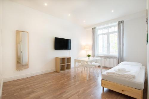 Gerresheim Apartment | Tolstov Apartments - 1 or 3 Room Apartments - 20 Min Messe DUS and Old Town DUS
