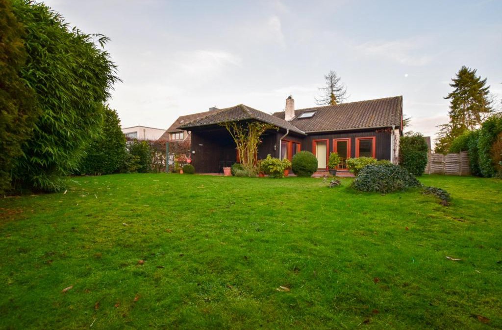 Buderich Apartment | Tolstov House - 6 Room Villa with Garden - 15 Min Messe DUS & Airport DUS