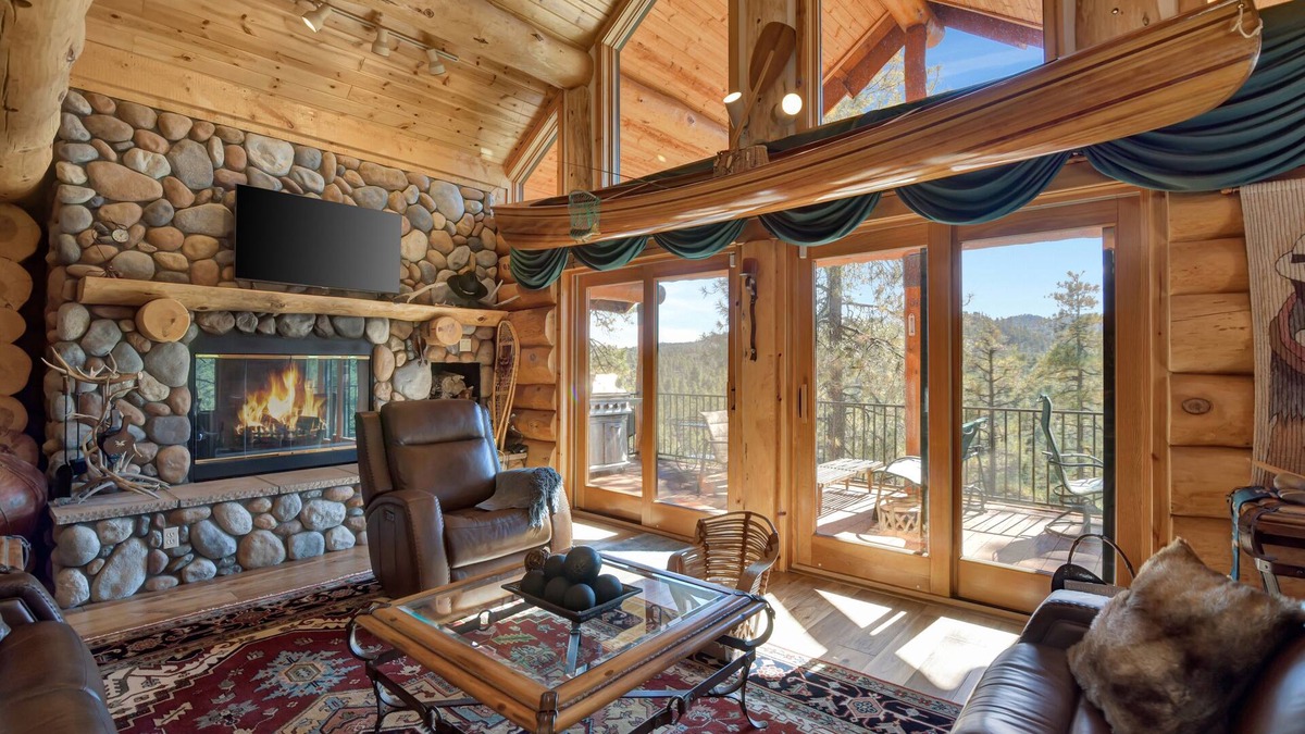Highland Pines Cabin | Tombstone Hideaway*Mountain Cabin Retreat* Large Gatherings* Peaceful Getaway*