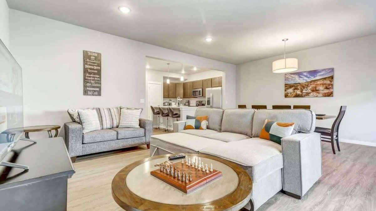 Stetson Hills House | Top Flight! Modern AC Fast WiFi Patio Garage